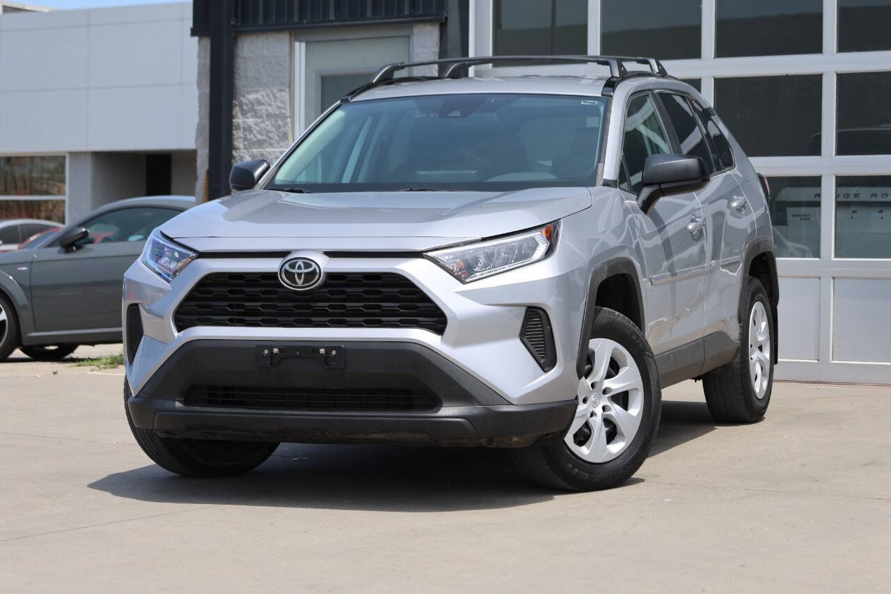 Used 2020 Toyota RAV4 LE AWD/4WD image 3