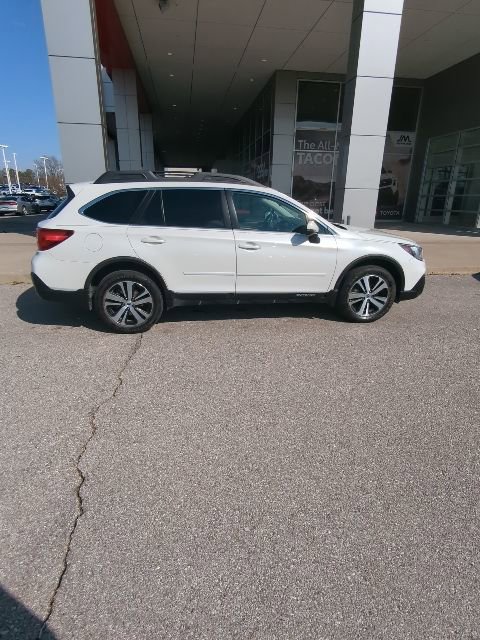 Used 2018 Subaru Outback 2.5i Limited image 12