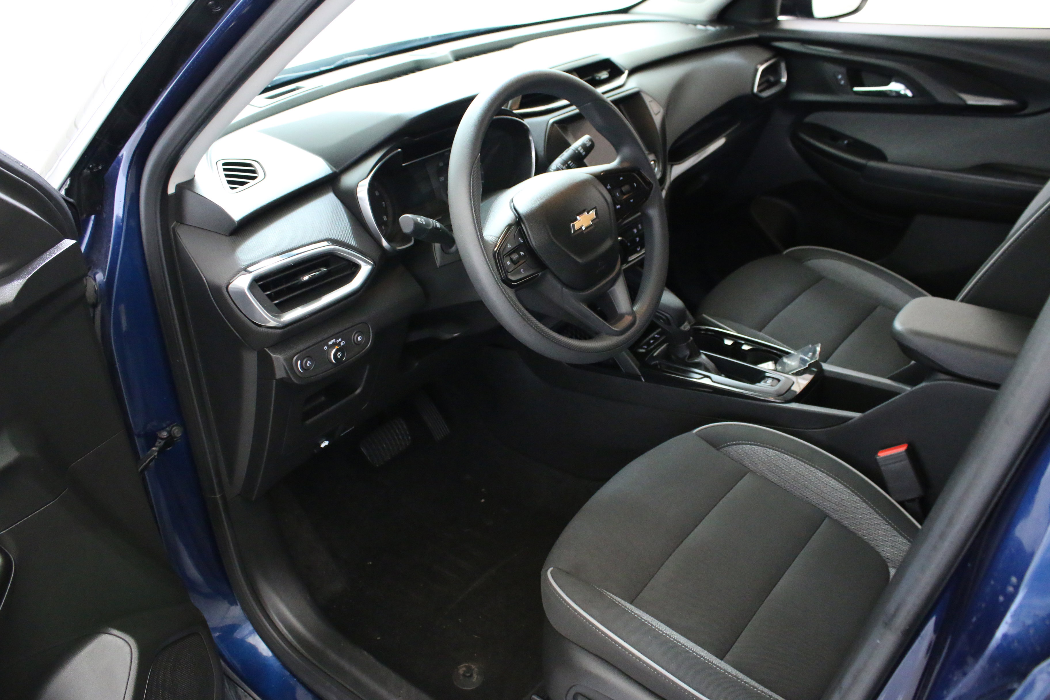 Used 2023 Chevrolet TrailBlazer LT image 23