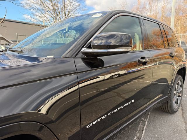 New 2025 Jeep Grand Cherokee Overland image 4