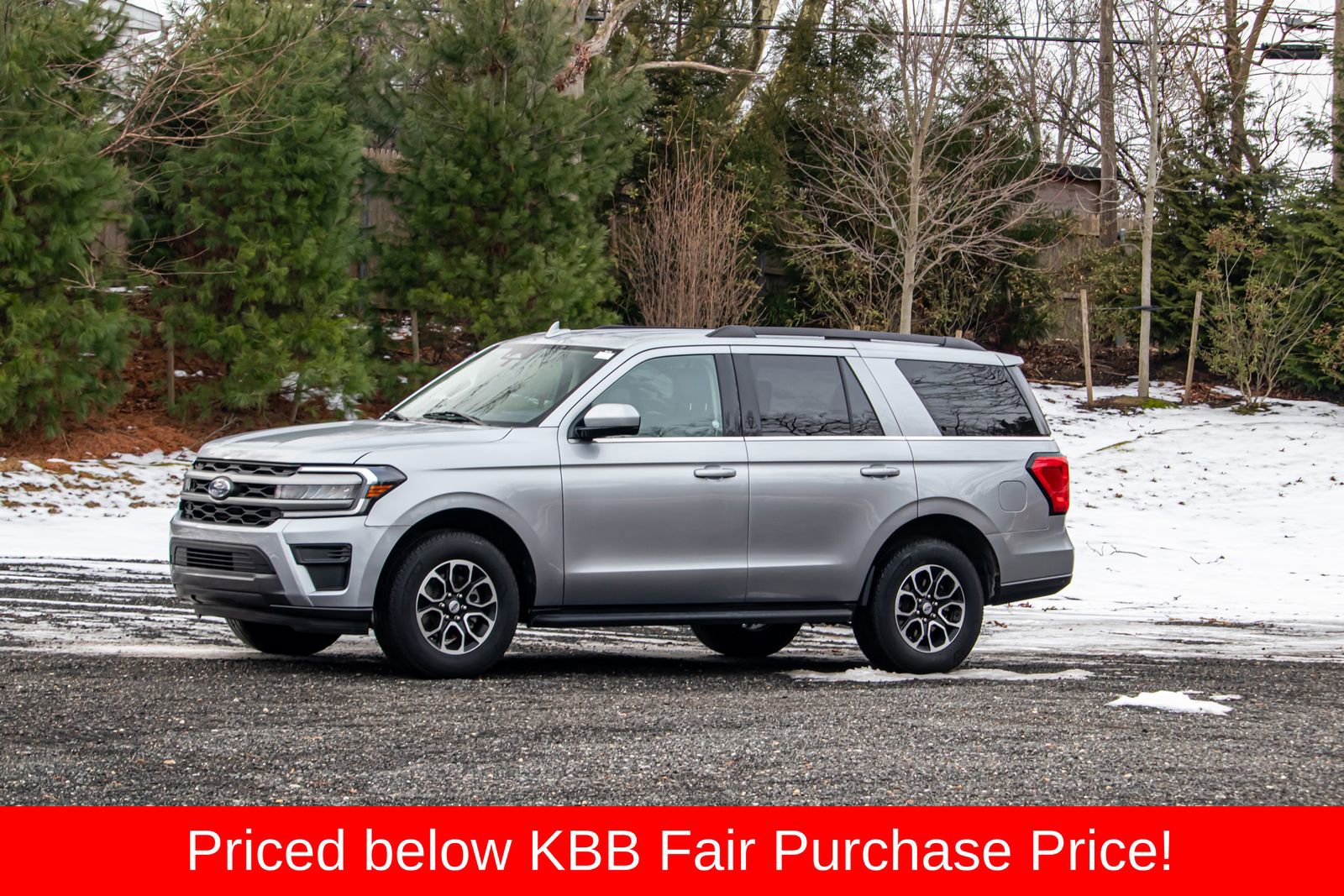 Used 2024 Ford Expedition XLT RWD image 3