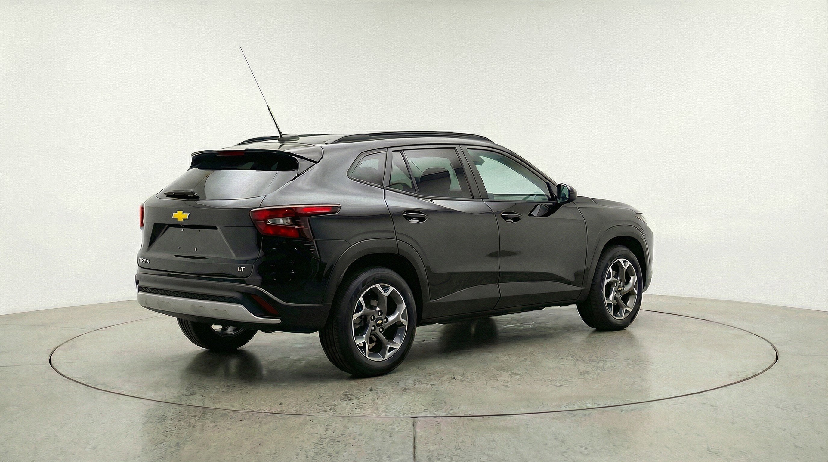 Used 2025 Chevrolet Trax LT FWD image 9