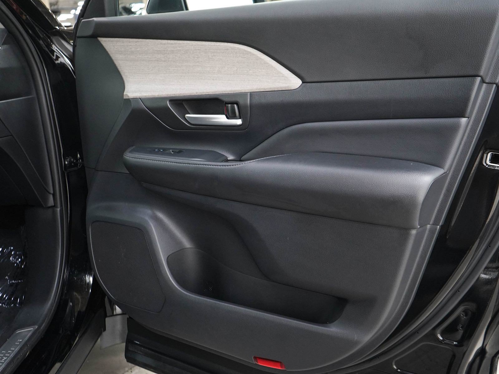 Used 2024 Toyota Grand Highlander AWD image 9