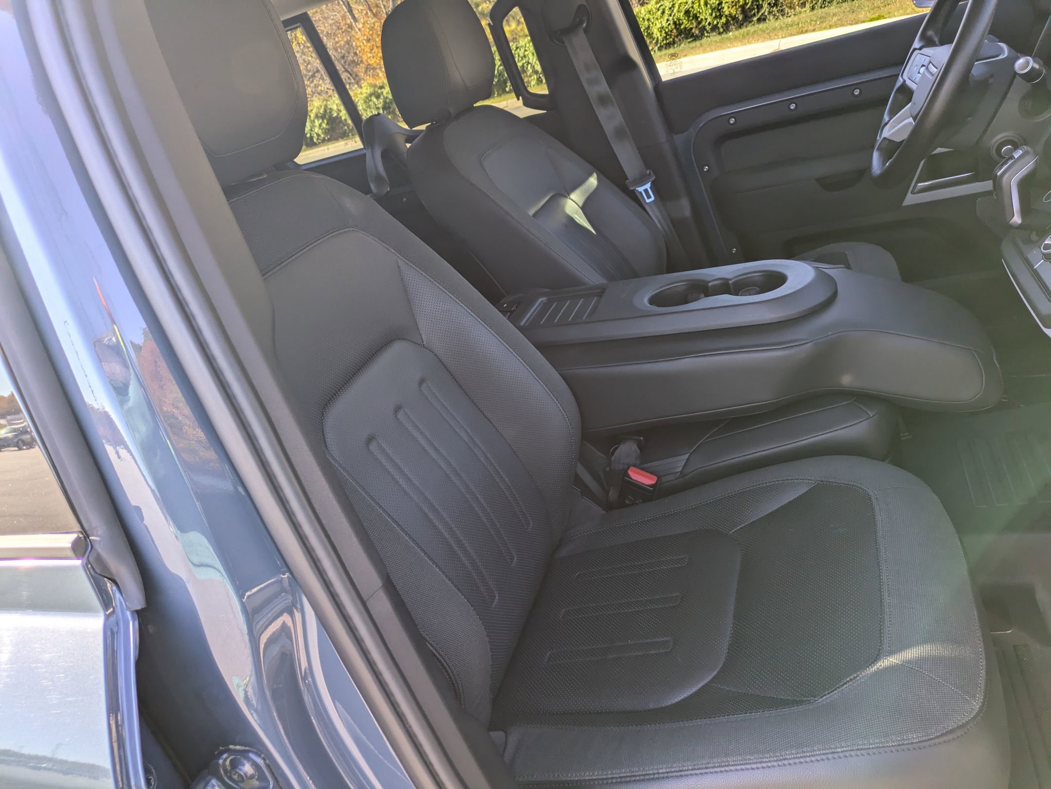 Used 2020 Land Rover Defender 110 SE image 30