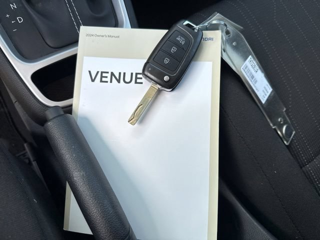 Used 2024 Hyundai Venue SE FWD image 41