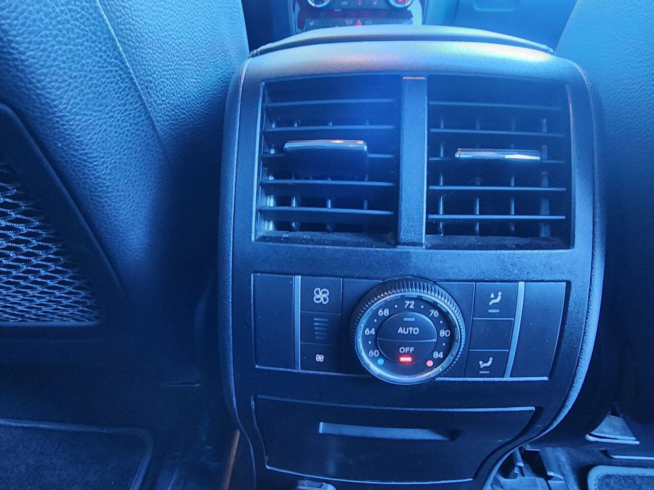 Used 2012 Mercedes-Benz GL 450 4MATIC image 26