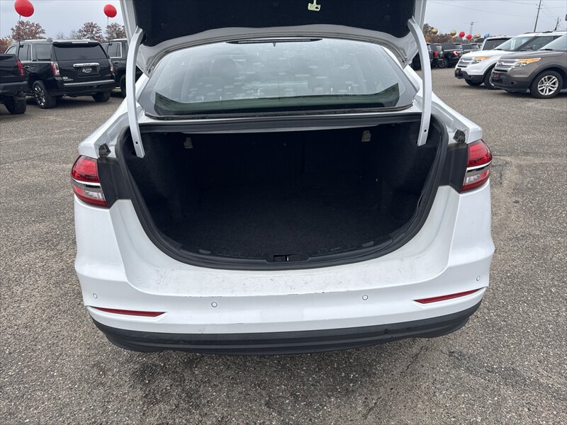 Used 2020 Ford Fusion SE FWD image 5