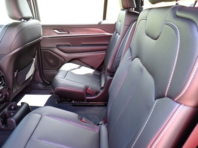 New 2025 Jeep Grand Cherokee L Limited w/ Black Appearance Package image 13