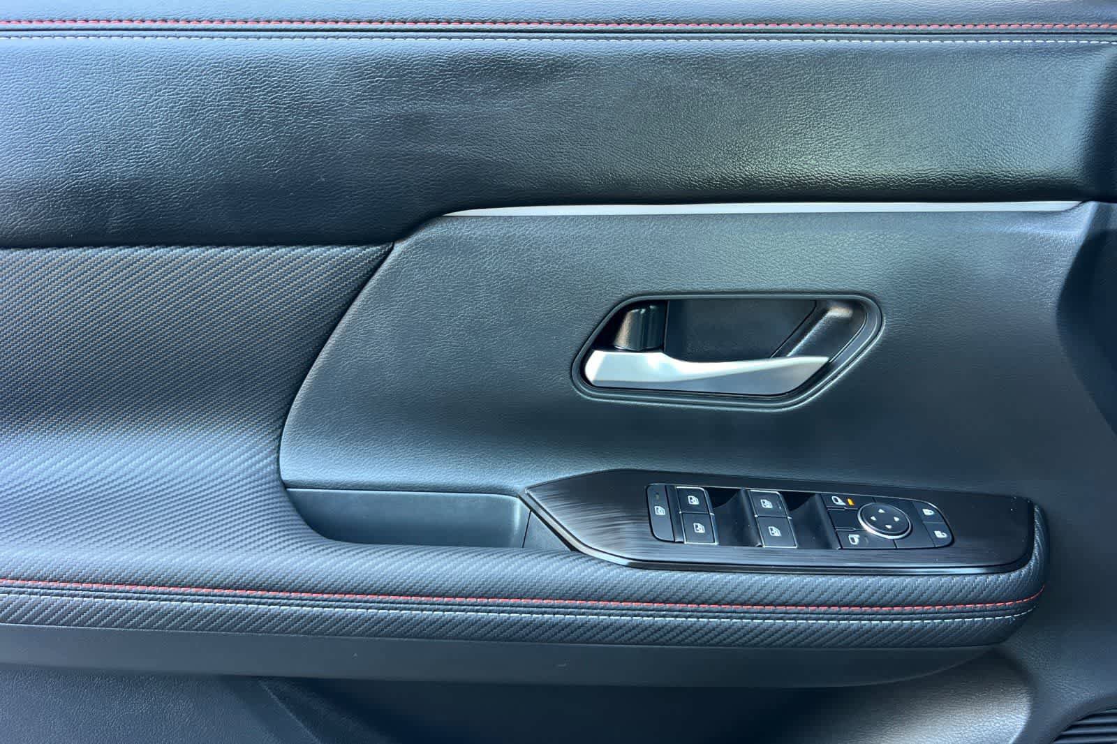 New 2026 Nissan Kicks SR AWD/4WD image 13