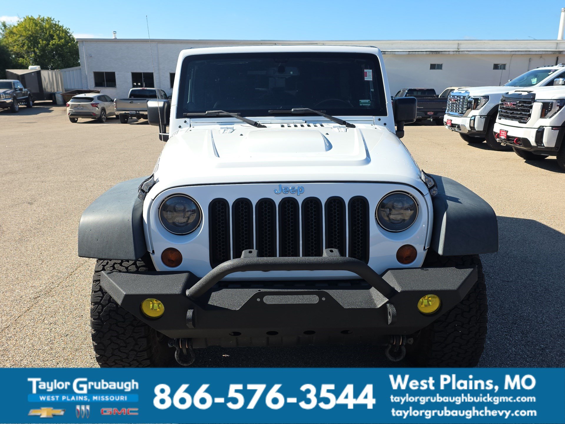 Used 2013 Jeep Wrangler Unlimited Sahara AWD/4WD image 3
