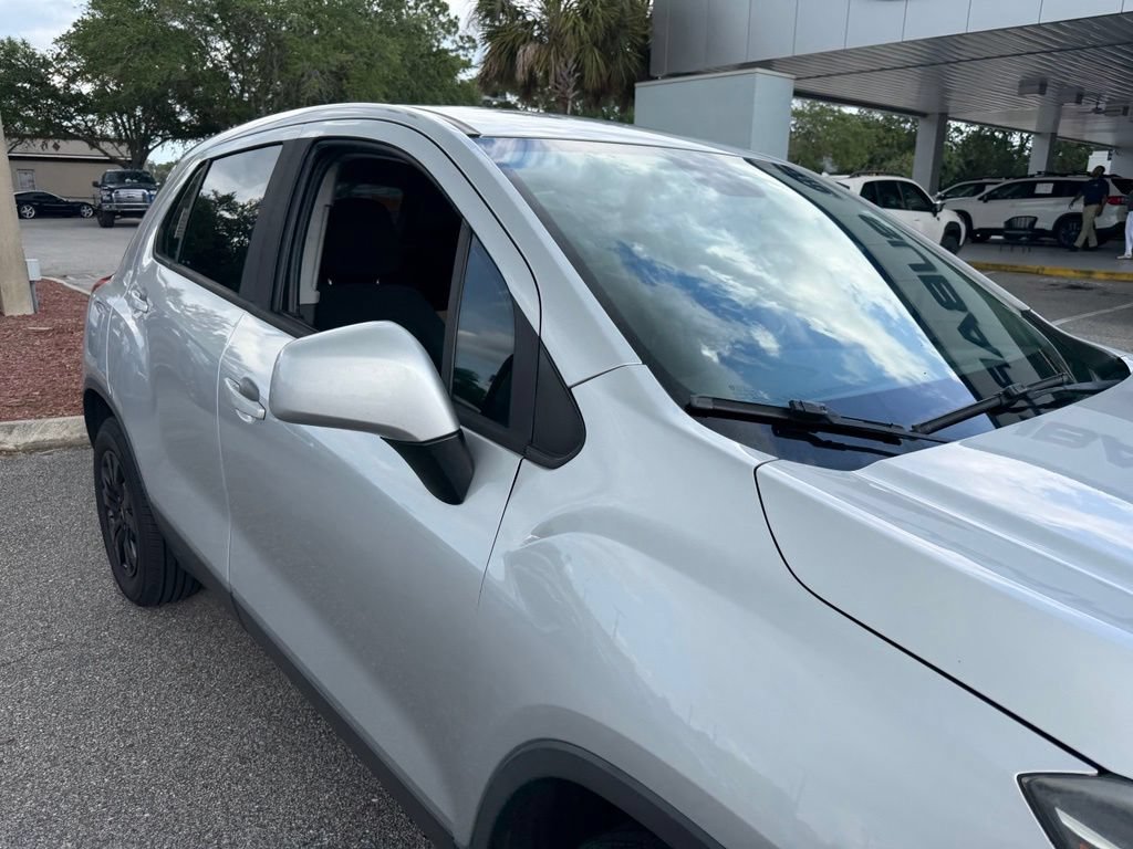 Used 2017 Chevrolet Trax LS FWD image 16