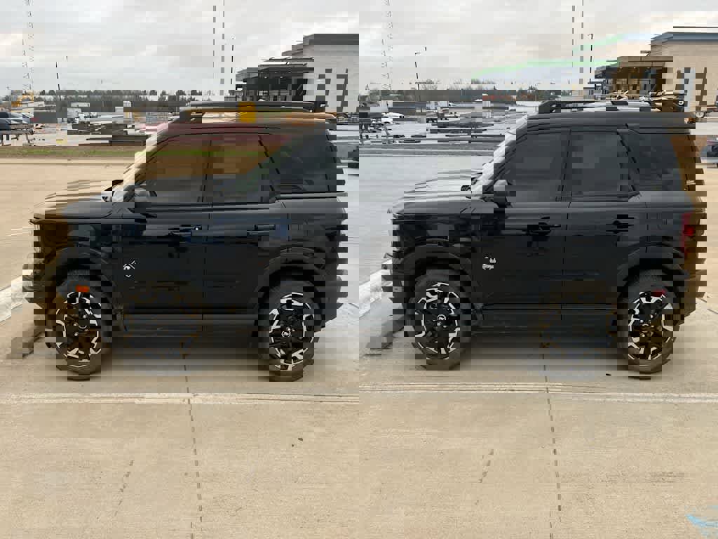 Used 2023 Ford Bronco Sport Outer Banks w/ Tech Package image 2