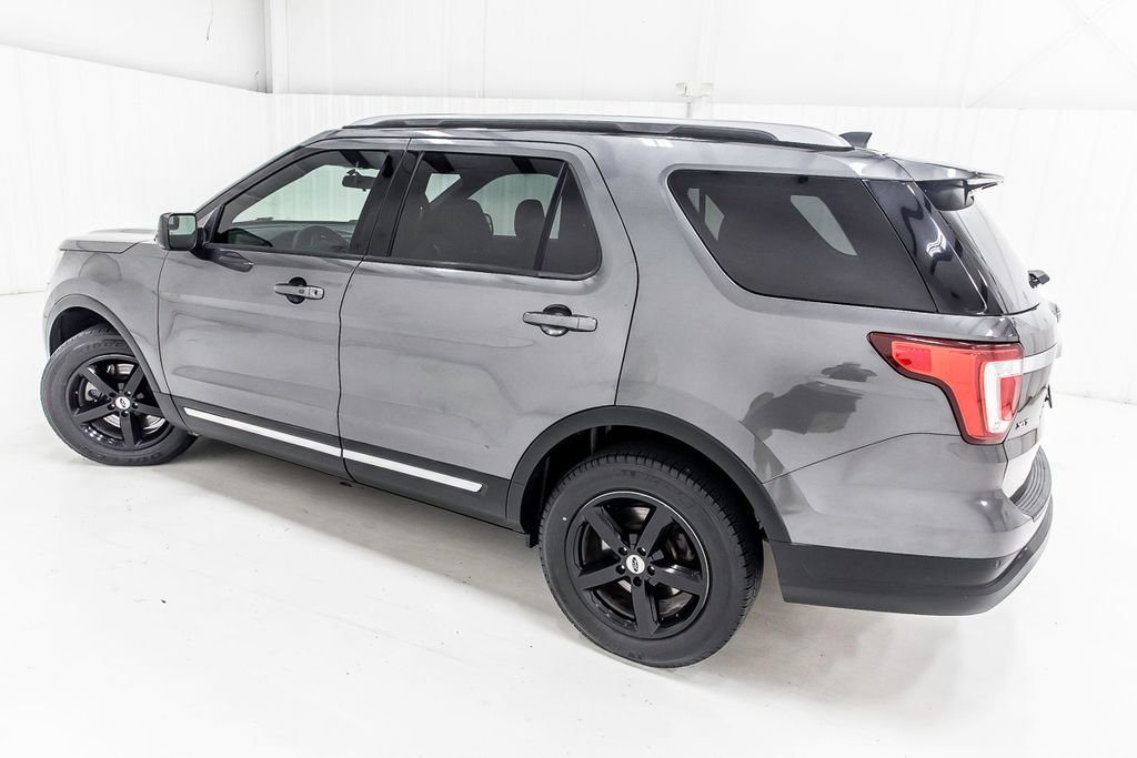 Used 2018 Ford Explorer XLT image 4