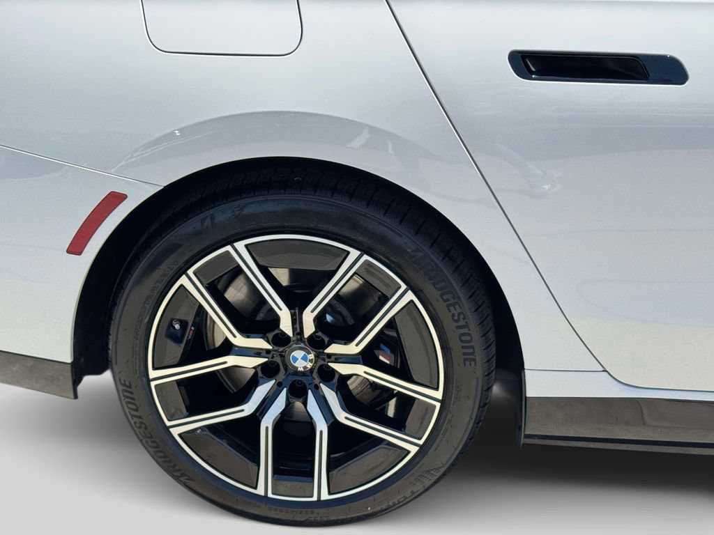 Certified 2025 BMW i7 eDrive50 w/ M Sport Package RWD image 8