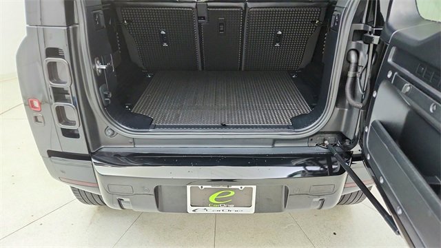 Used 2024 Land Rover Defender 110 S image 14