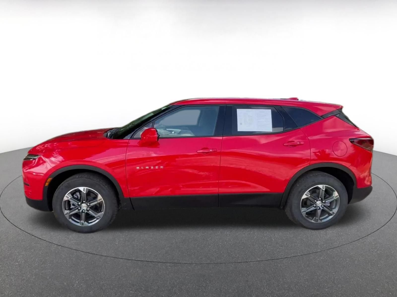 Used 2025 Chevrolet Blazer LT FWD image 10