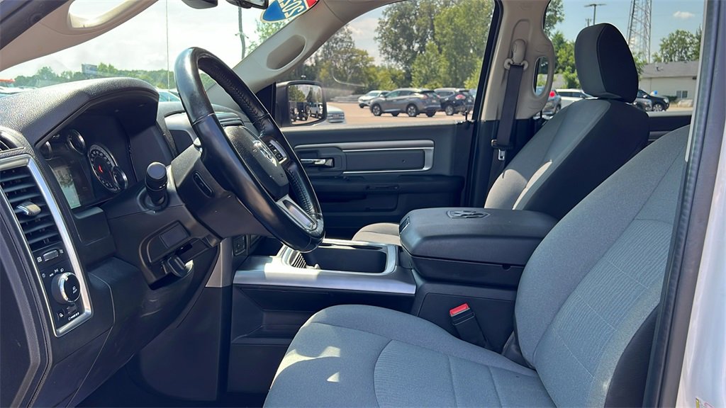 Used 2022 RAM 1500 Classic SLT w/ SLT Plus D￩cor Group image 8