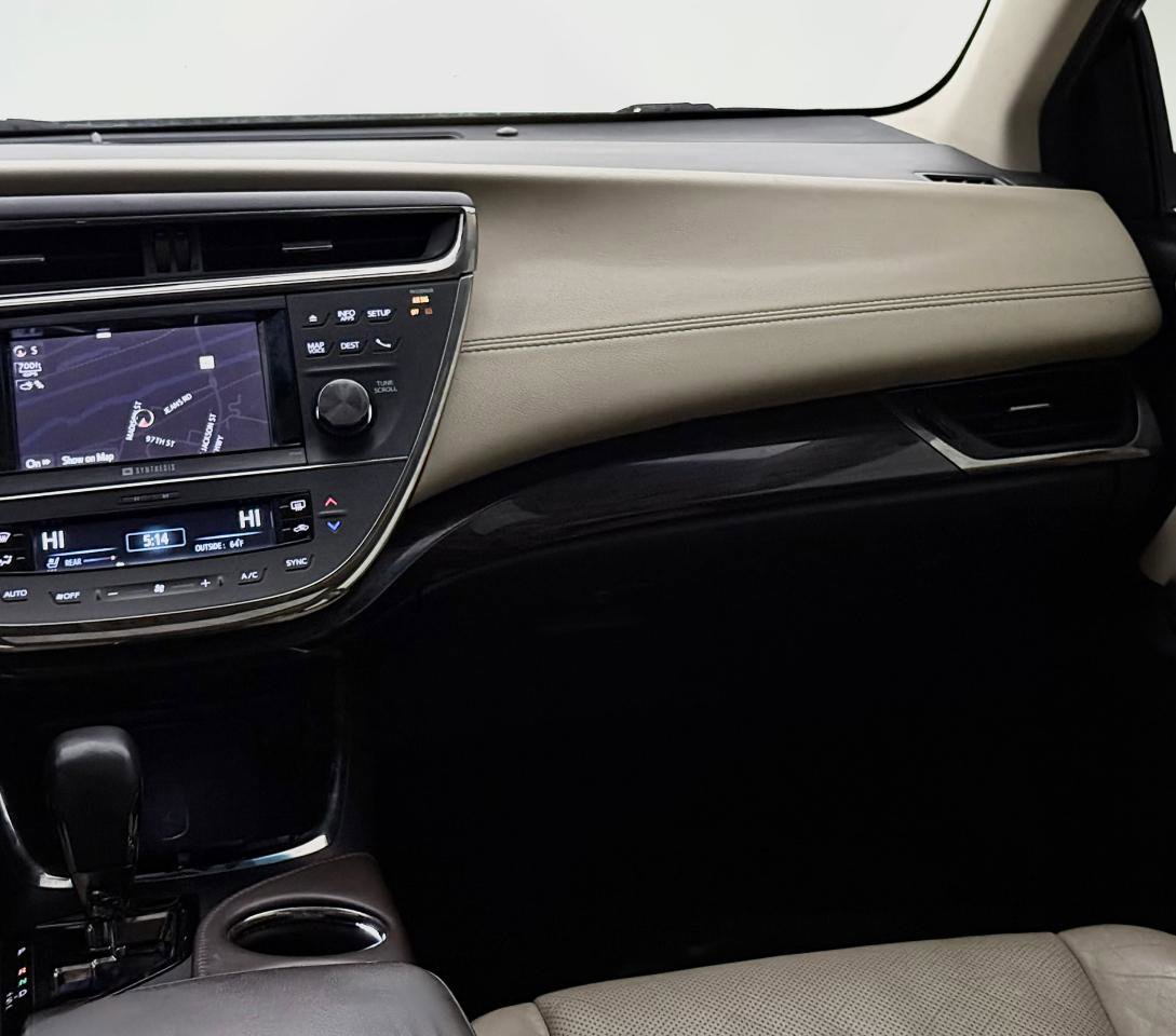 Used 2013 Toyota Avalon Limited w/ Technology Pkg FWD image 28