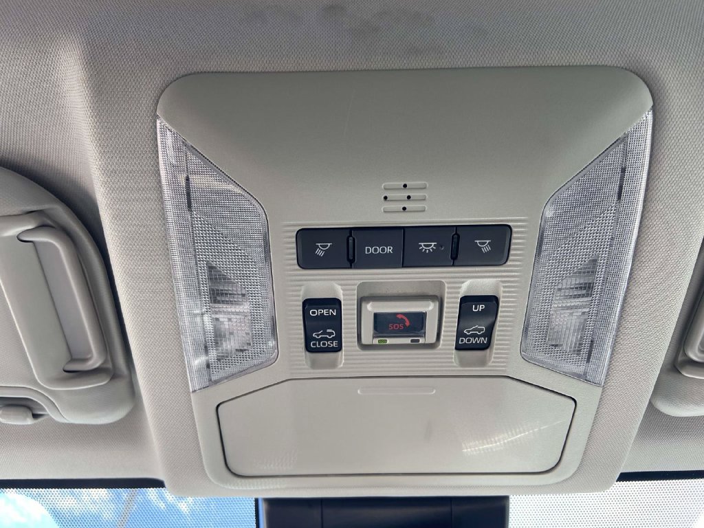 Used 2025 Toyota RAV4 XLE w/ Convenience Package FWD image 21