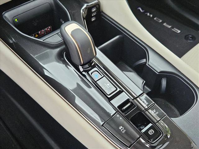 Used 2024 Toyota Crown Limited image 12