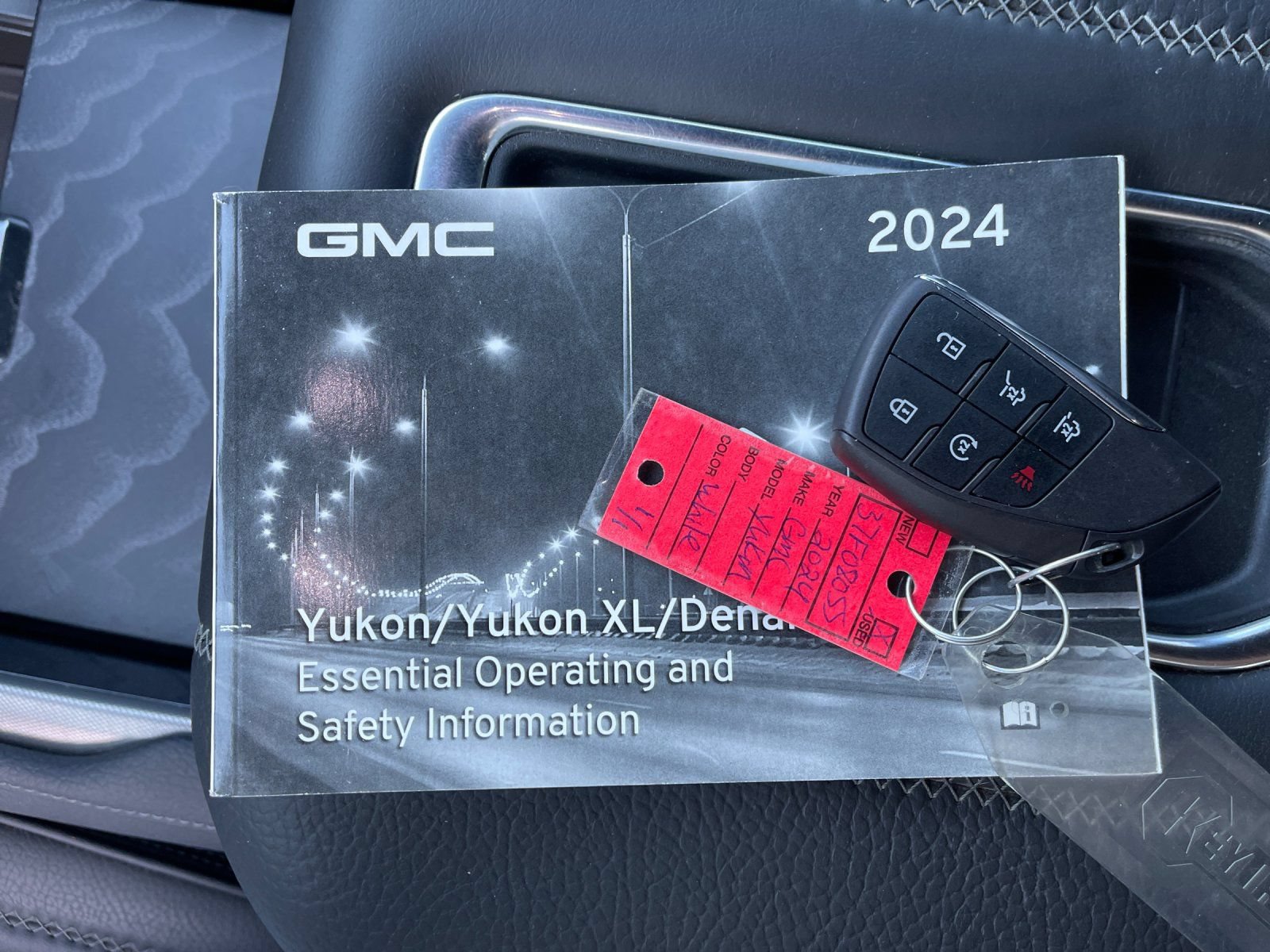 Used 2024 GMC Yukon Denali AWD/4WD image 10