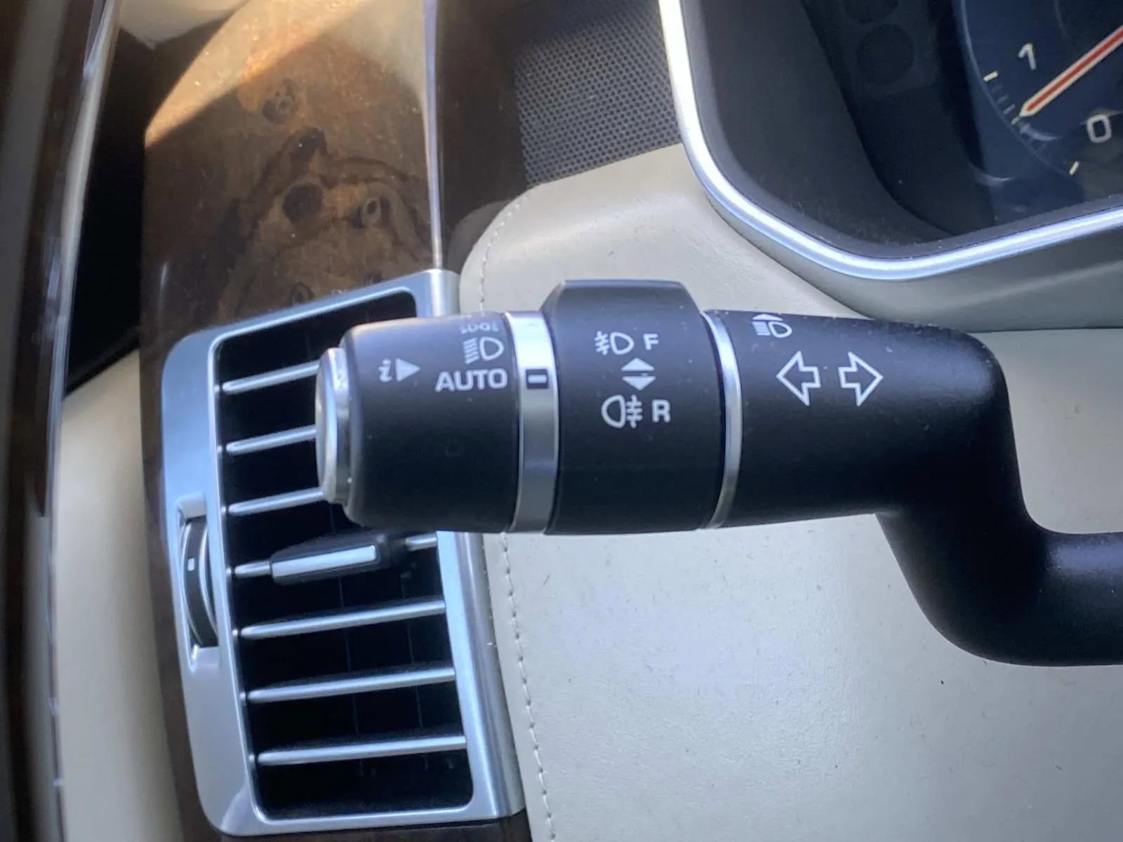 Used 2016 Land Rover Range Rover Autobiography image 24