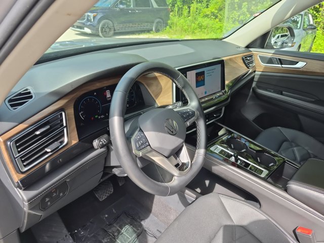 Used 2025 Volkswagen Atlas SE FWD image 12