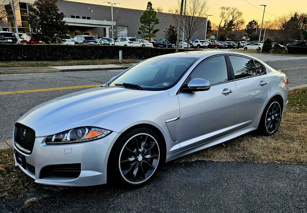Used 2015 Jaguar XF Sport RWD image 12