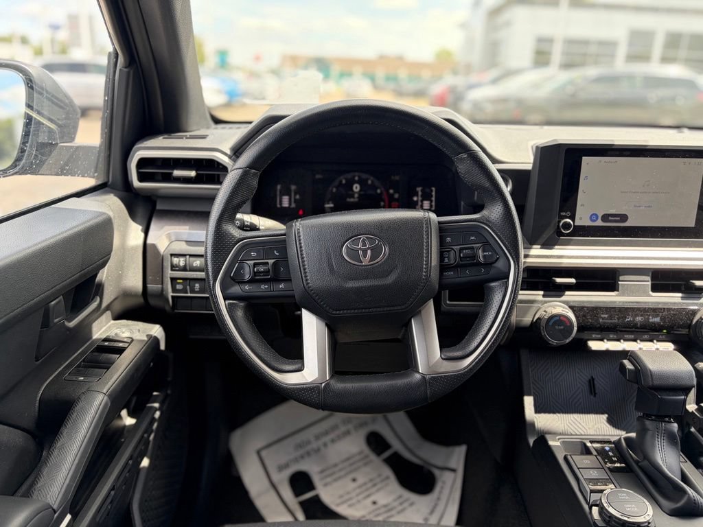 Used 2025 Toyota 4Runner SR5 AWD/4WD image 21
