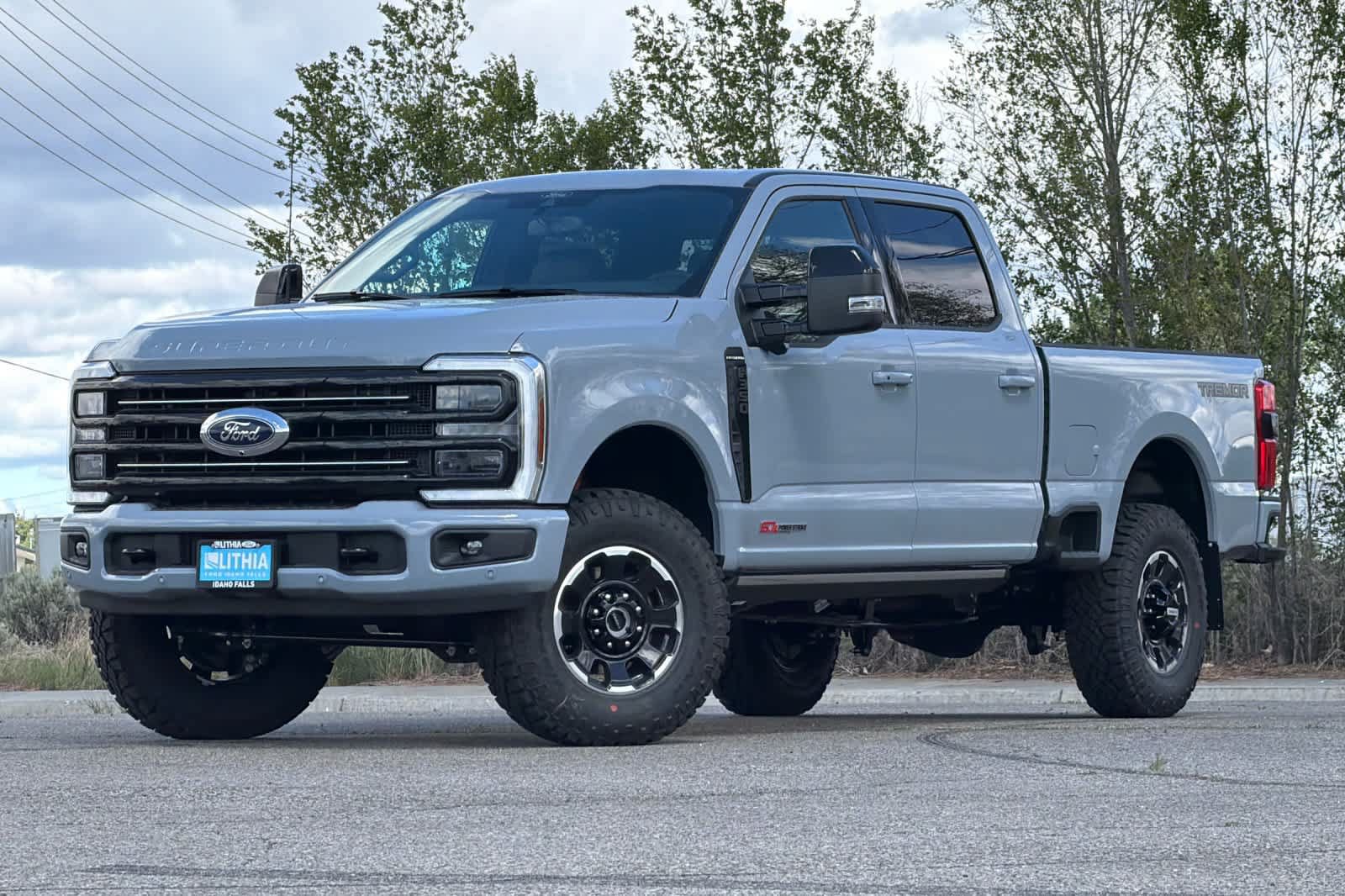 Used 2026 Ford F350 Platinum w/ Tremor Off-Road Package AWD/4WD image 1