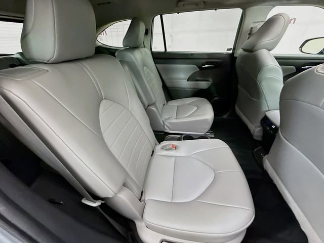 Used 2022 Toyota Highlander XLE image 29