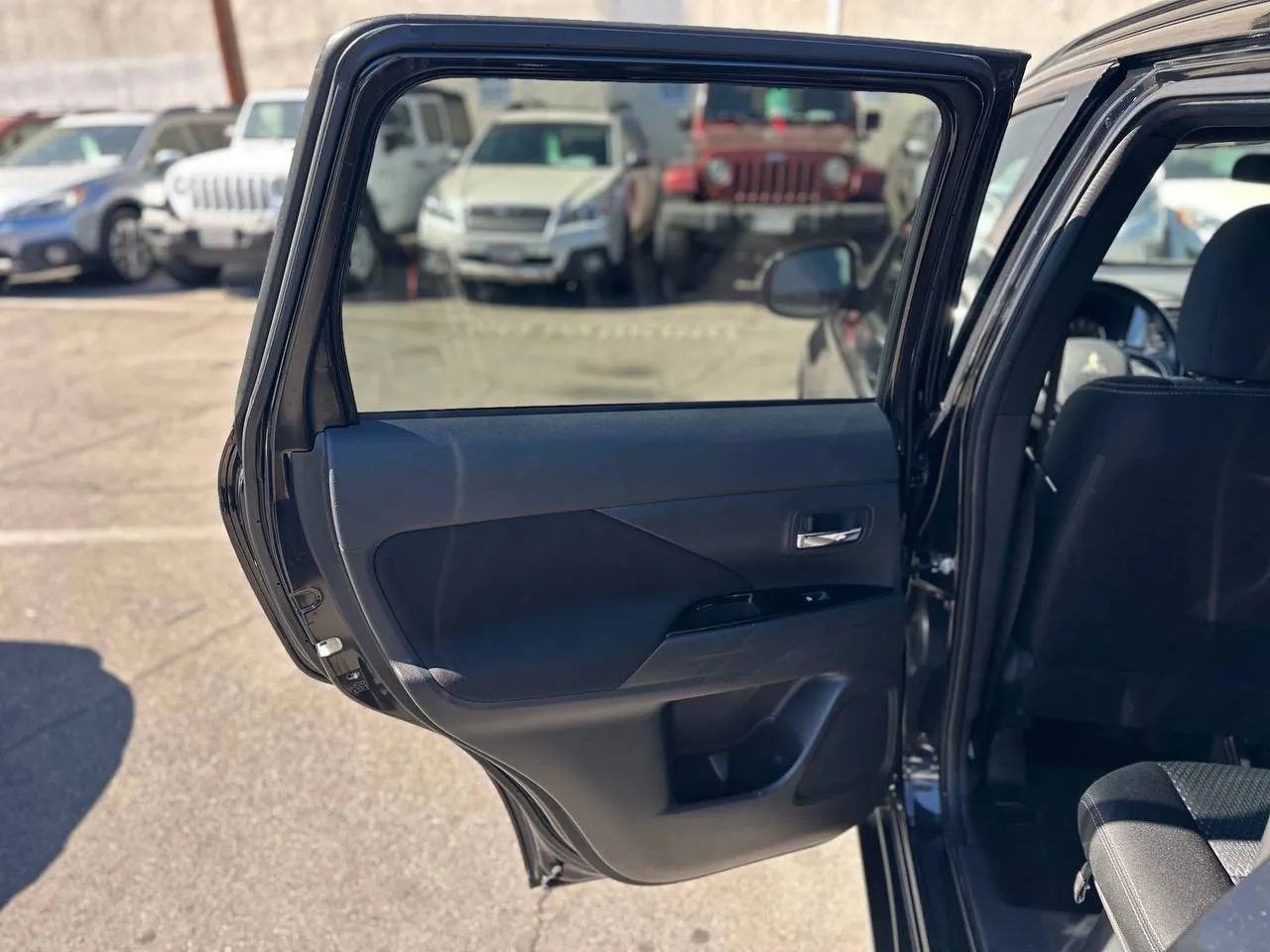 Used 2018 Mitsubishi Outlander LE image 31