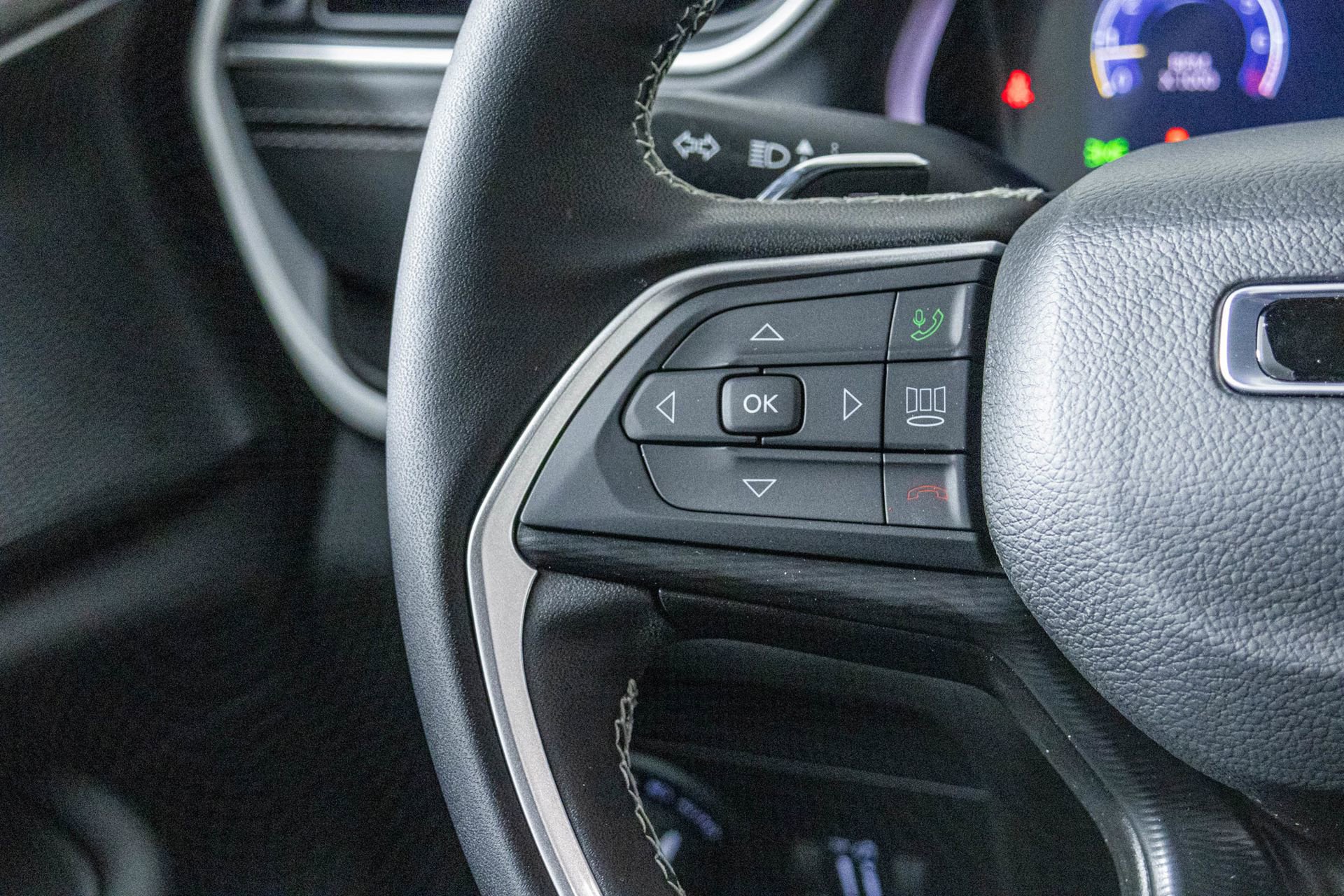 New 2025 Jeep Grand Cherokee Altitude image 32