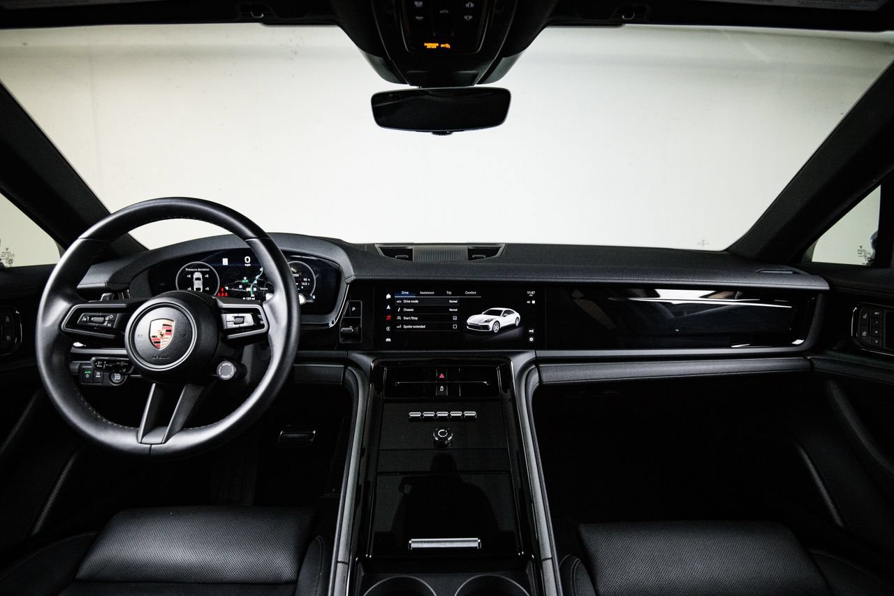 Certified 2025 Porsche Panamera image 25
