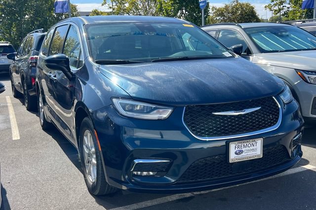 Used 2023 Chrysler Pacifica Touring-L FWD image 5