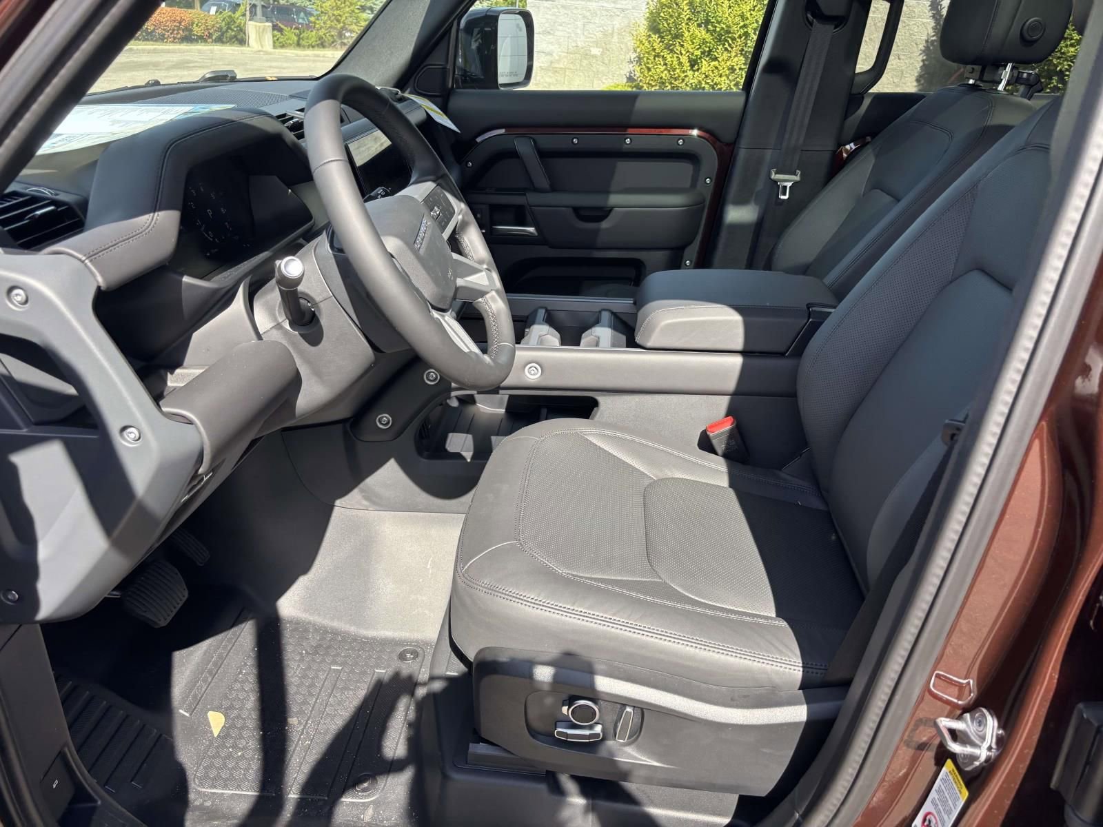 New 2025 Land Rover Defender 130 S image 10