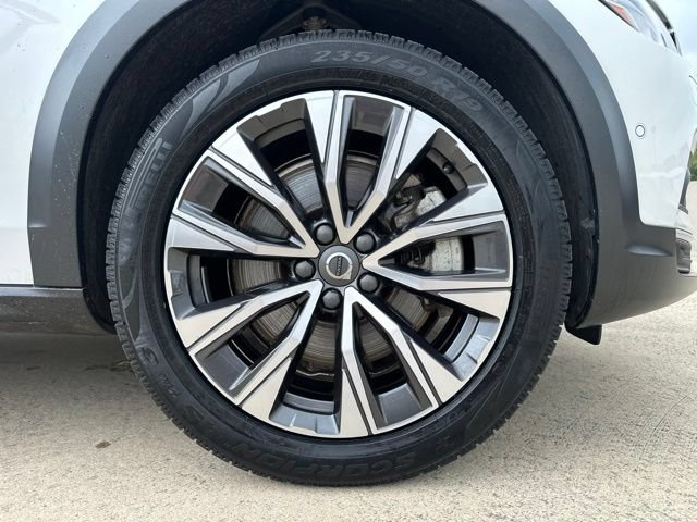 Certified 2025 Volvo V90 B6 Cross Country Plus AWD/4WD image 11
