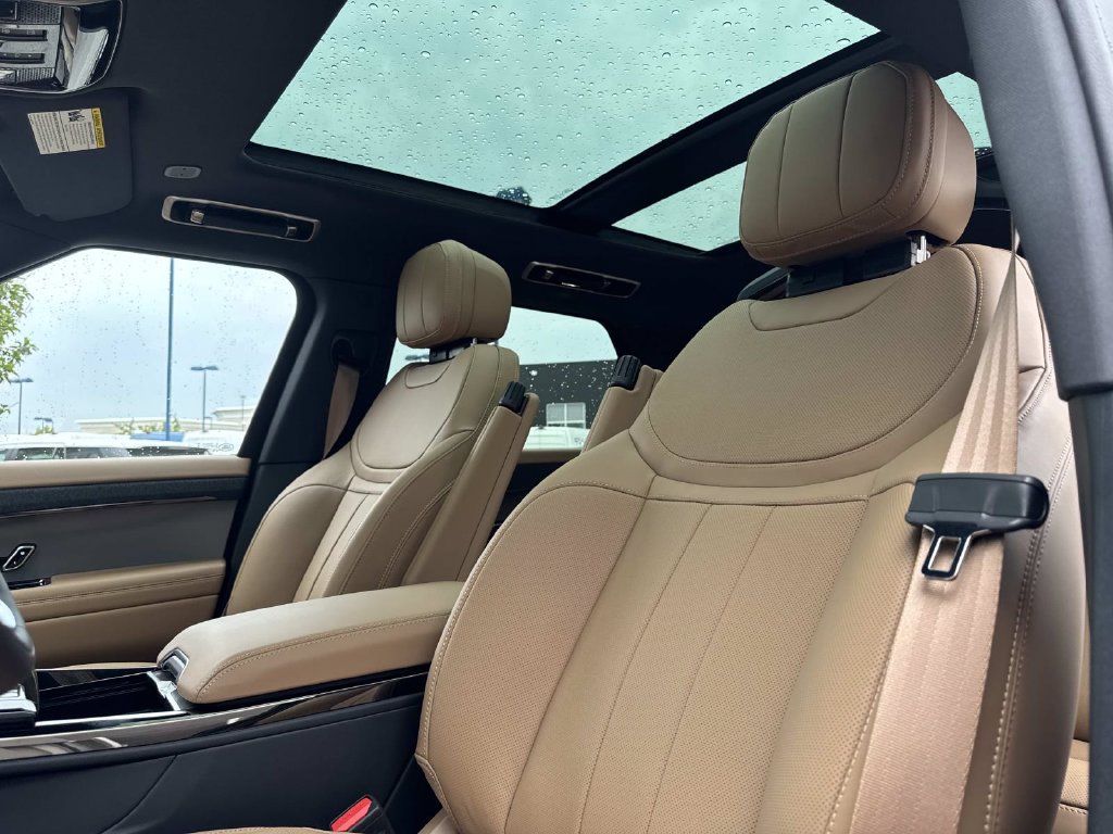 New 2026 Land Rover Range Rover Sport SE AWD/4WD image 21