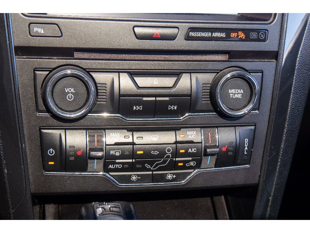 Used 2017 Ford Explorer XLT w/ Equipment Group 202A AWD/4WD image 25