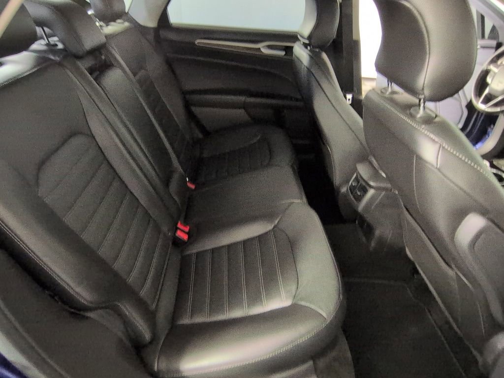 Used 2015 Ford Fusion SE w/ Equipment Group 202A FWD image 29