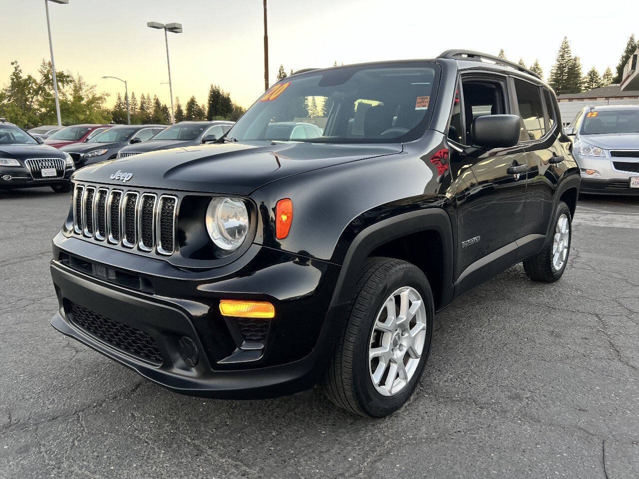 Used 2020 Jeep Renegade Sport w/ Sport Appearance Group AWD/4WD image 3