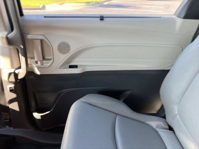 Certified 2023 Toyota Sienna XLE FWD image 32