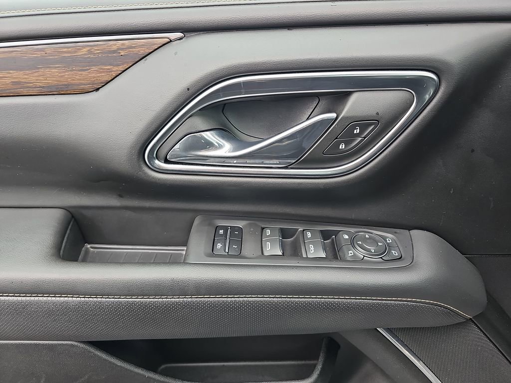 Used 2023 Chevrolet Suburban Premier image 33