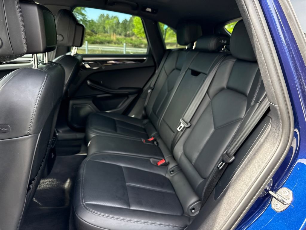 Used 2023 Porsche Macan Turbo image 30