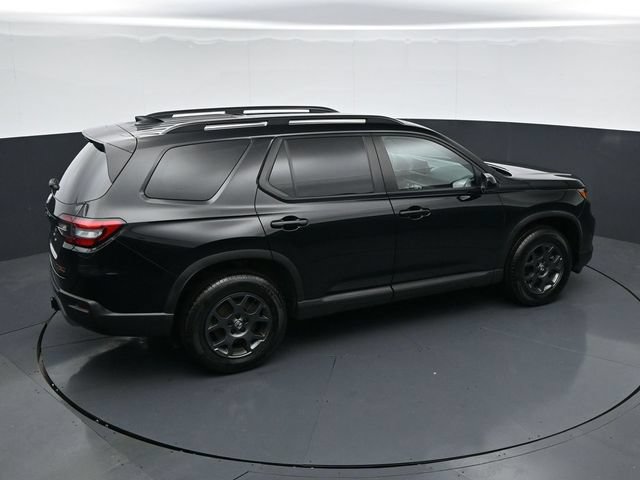 Used 2025 Honda Pilot TrailSport image 34