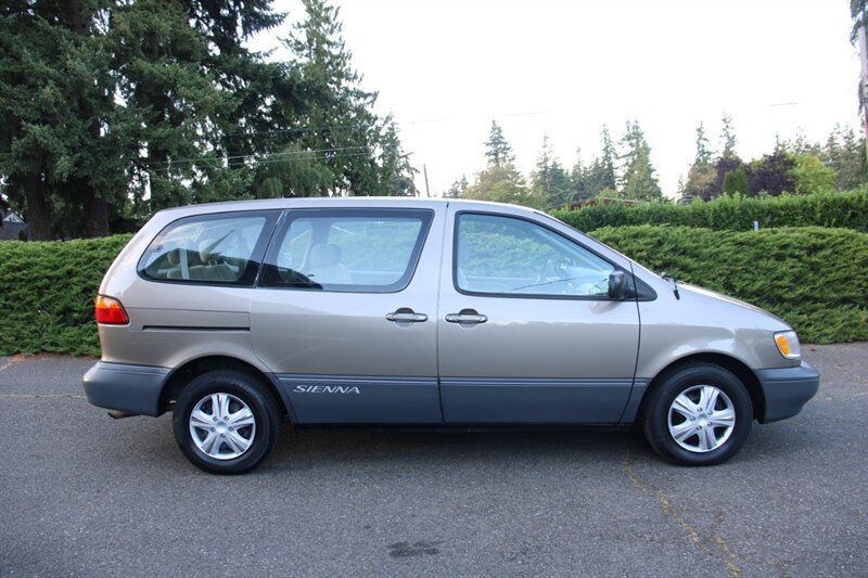 Used 1999 Toyota Sienna CE FWD image 11