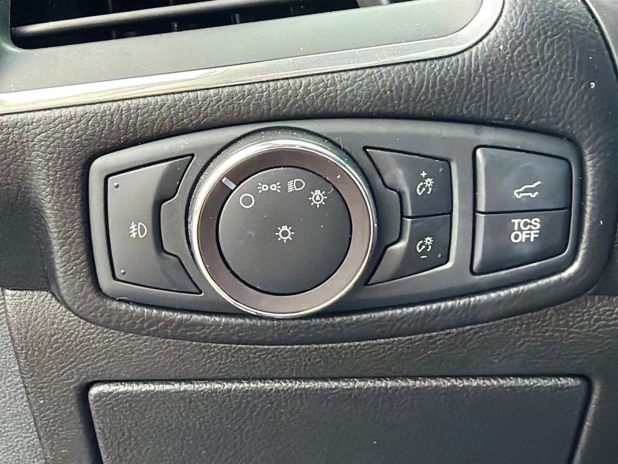 Used 2020 Ford Edge Titanium w/ Equipment Group 301A FWD image 35