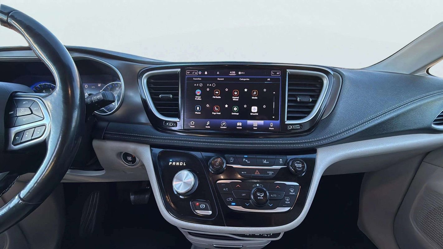 Used 2021 Chrysler Pacifica Touring-L image 10