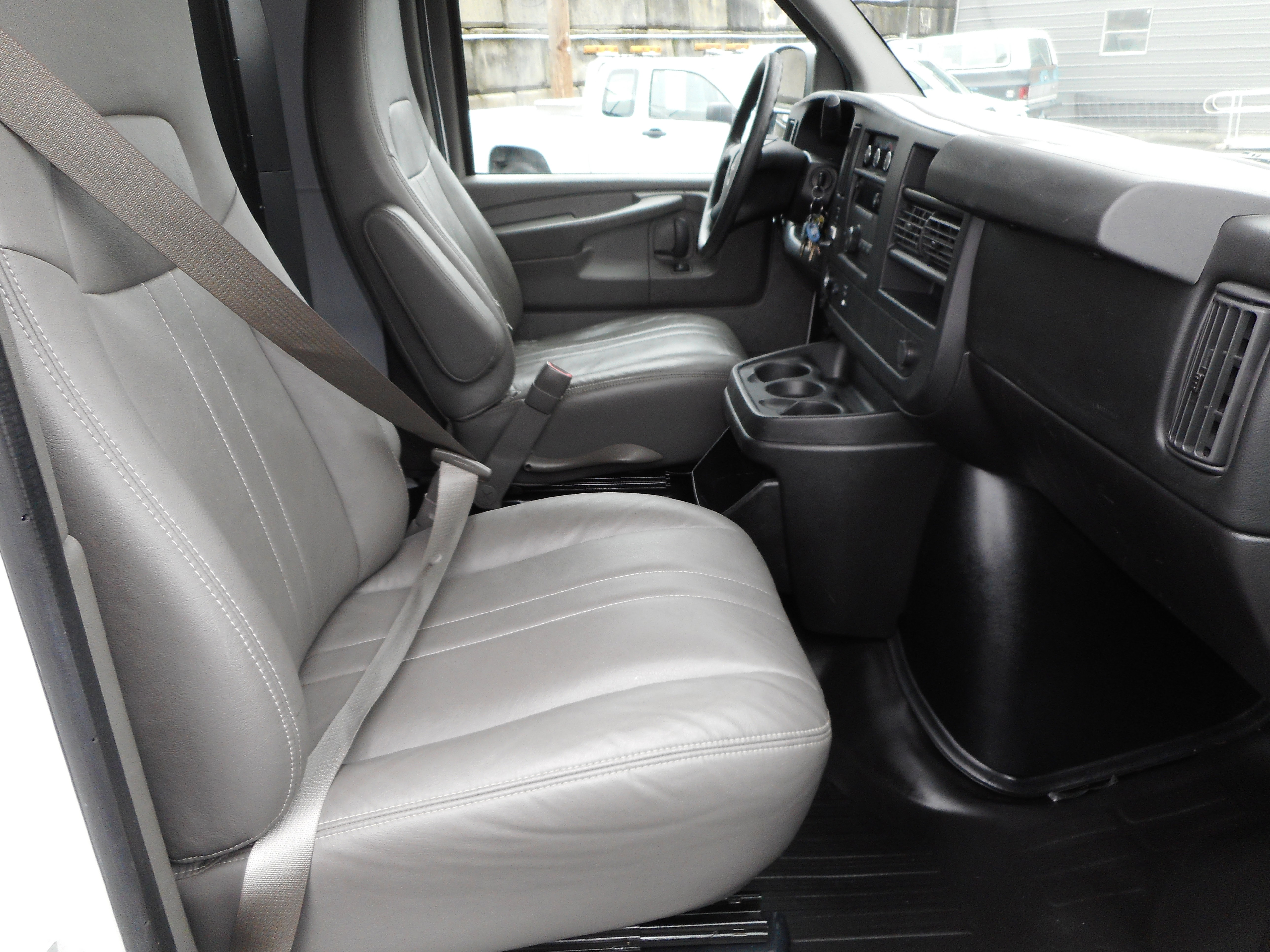 Used 2013 GMC Savana 3500 w/ Power Package image 25