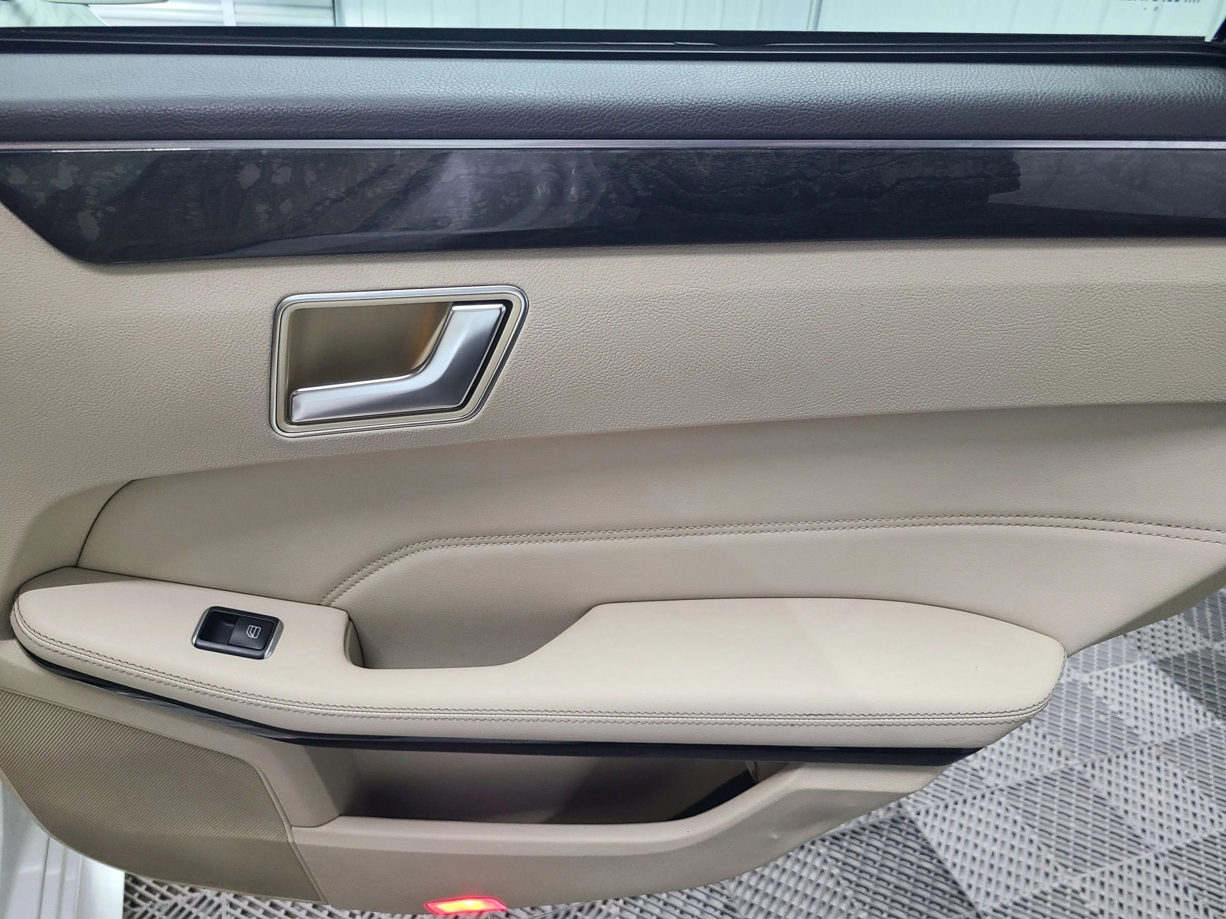 Used 2014 Mercedes-Benz E 350 Sedan image 39